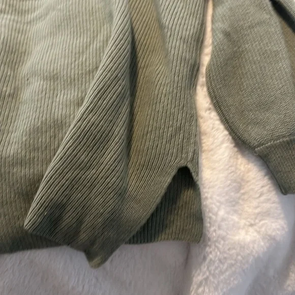 Alice and Olivia caprice drop shoulder tunic sweater in sage green